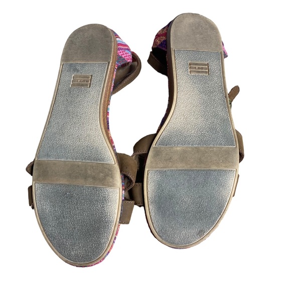 Size 8 women’s Toms pink sandals - Picture 4 of 4